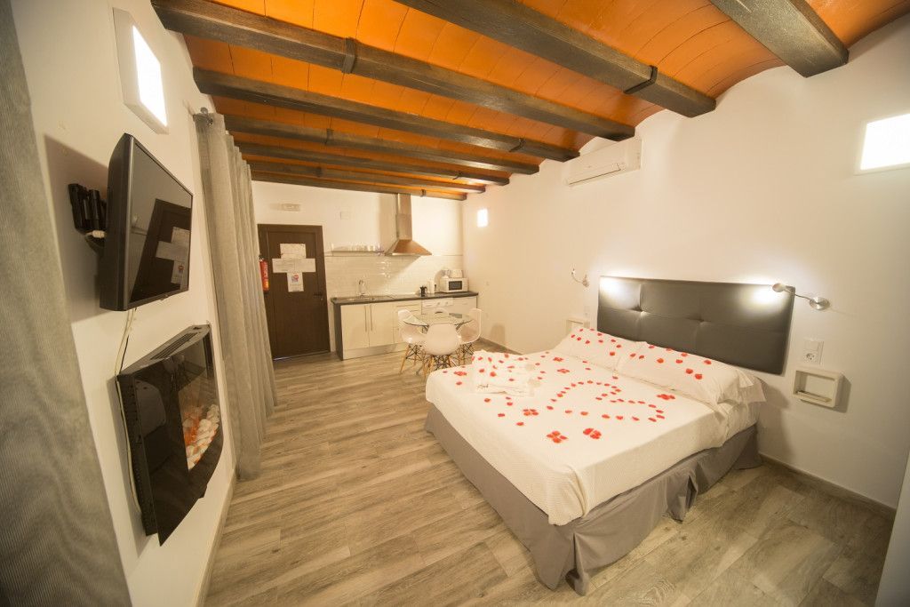 Jacuzzi privado en casa rural romántica con velas